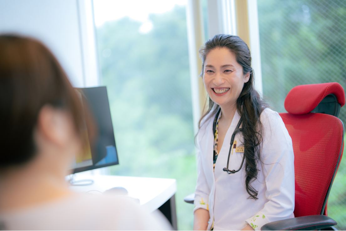 診察後の雑談のようす